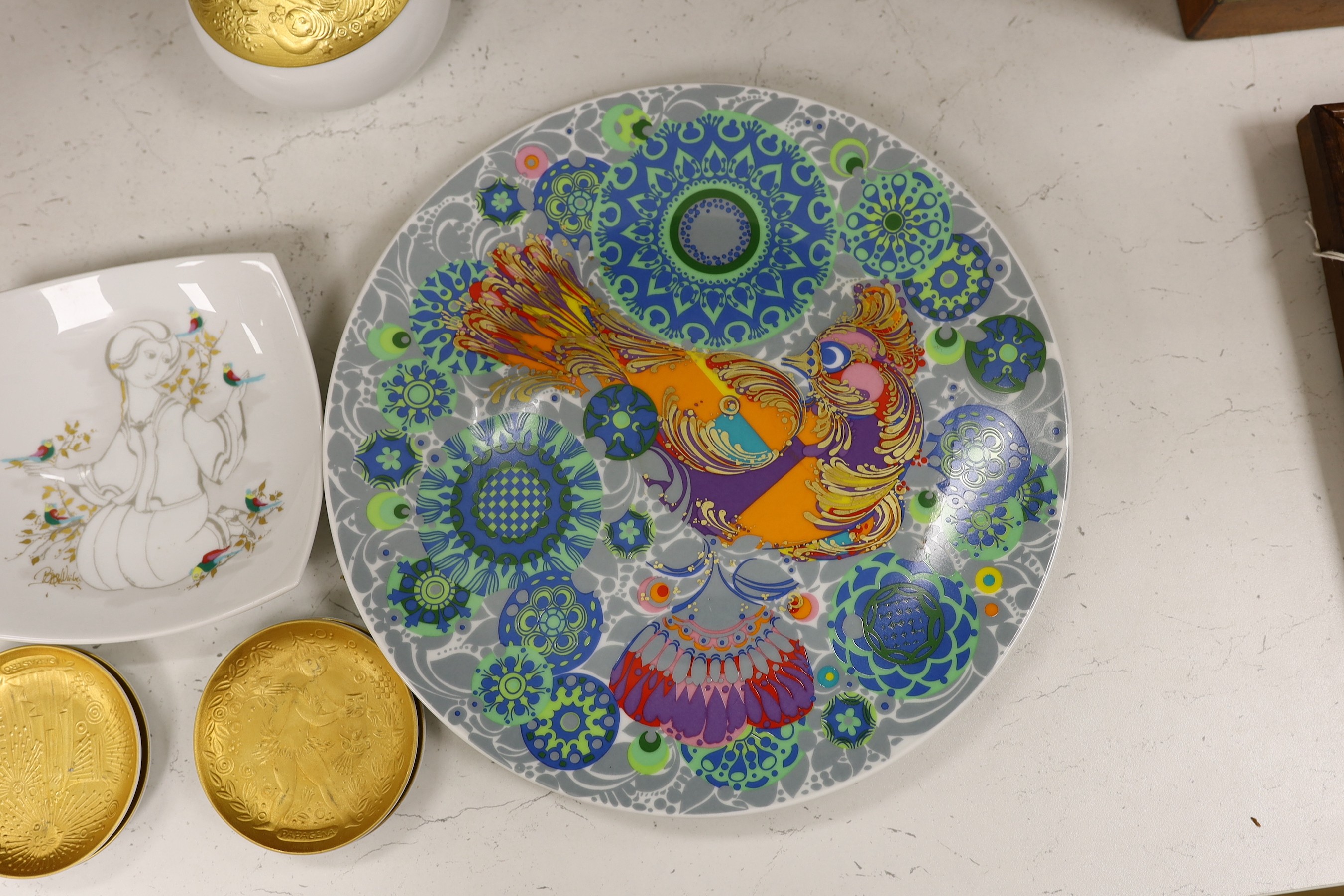 Two Bjørn Wiinblad for Rosenthal dishes, a gilt vase and four matching dishes, height of vase 14cm